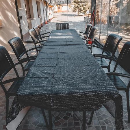 Bed and Breakfast Mamutfenyo Panzio Тата Экстерьер фото