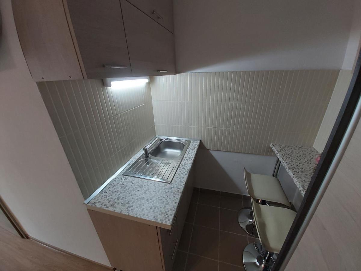 Bed and Breakfast Mamutfenyo Panzio Тата Экстерьер фото