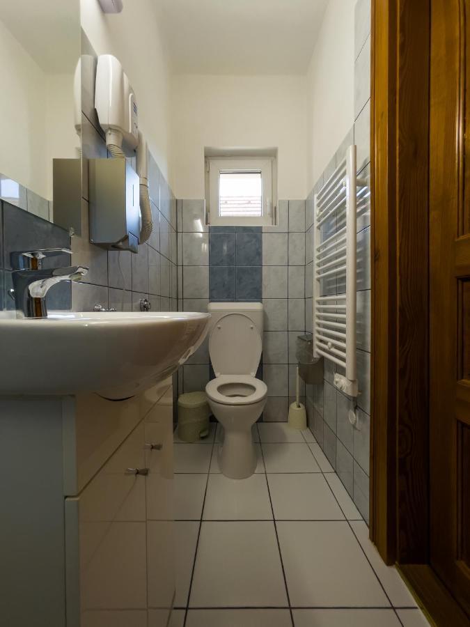 Bed and Breakfast Mamutfenyo Panzio Тата Экстерьер фото